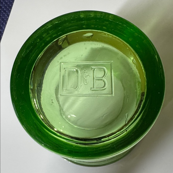 D & B Uranium Glass Juicer with 4 cup Measuring Cup Depression Glass Vintage - Picture 6 of 11